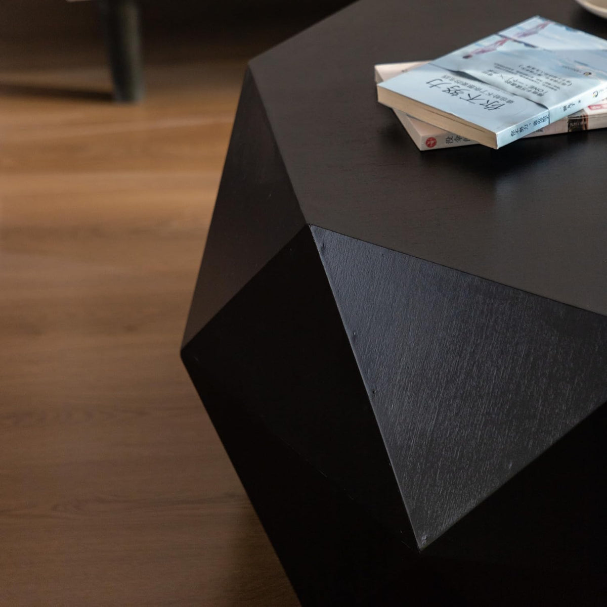 Black Round Wood Coffee Table N520921