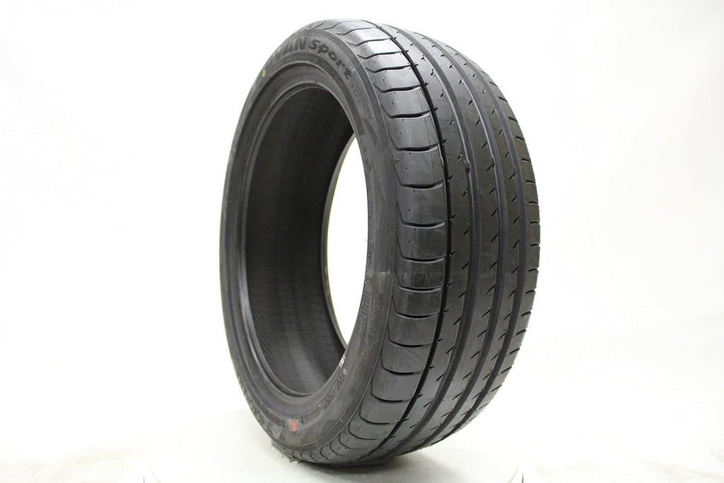 255/35ZR18 Performance Tire O744