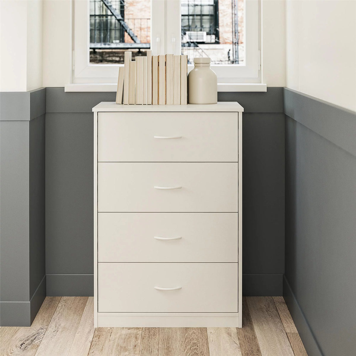 Black Oak 4 Drawer Dresser O17028