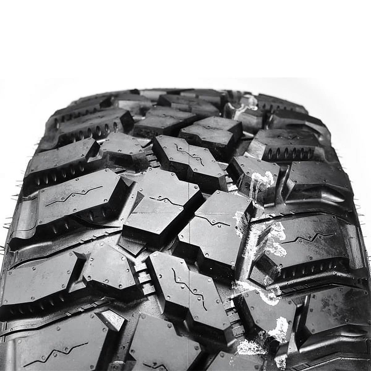 285/70R17 121 Q Tire U2458