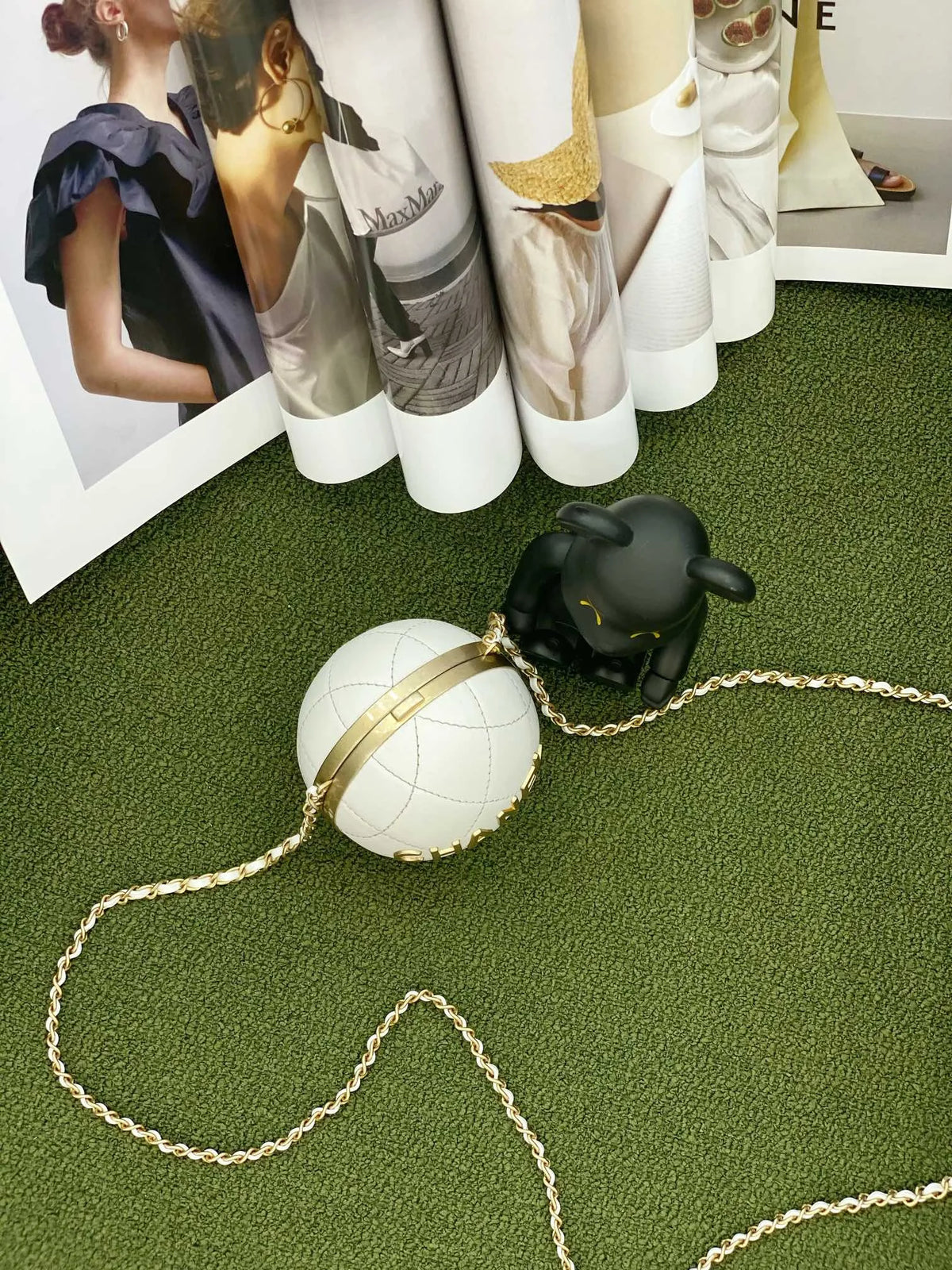 White and Gold Chain Bag P39047