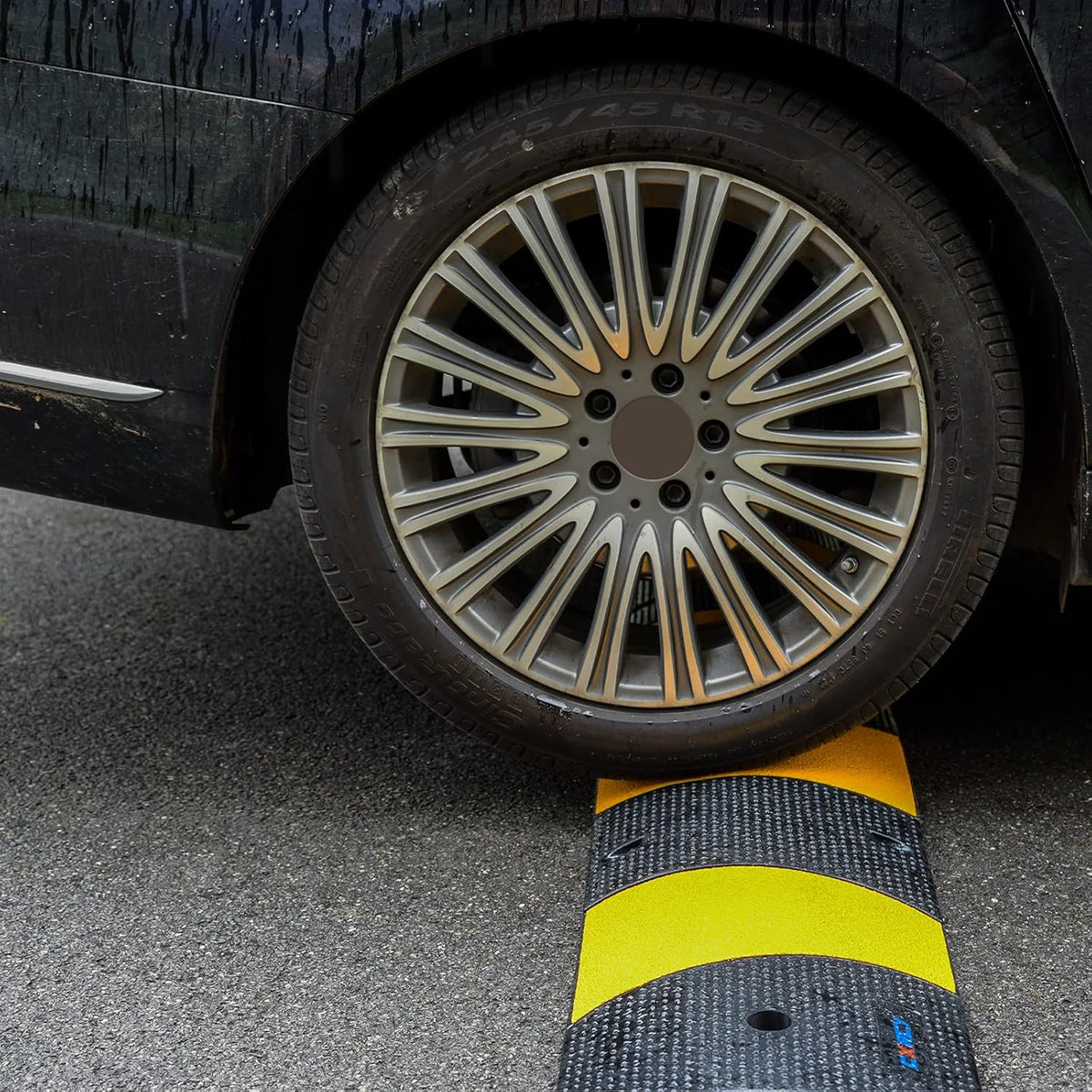 6FT Rubber Modular Speed Bump with 4 Bolts Q618347